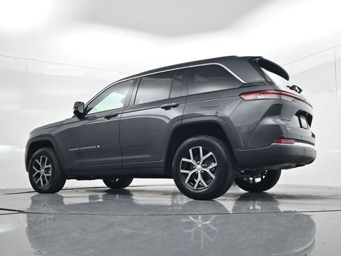 Used 2024 Jeep Grand Cherokee Limited w/ Trailer Tow Package AWD/4WD image 57