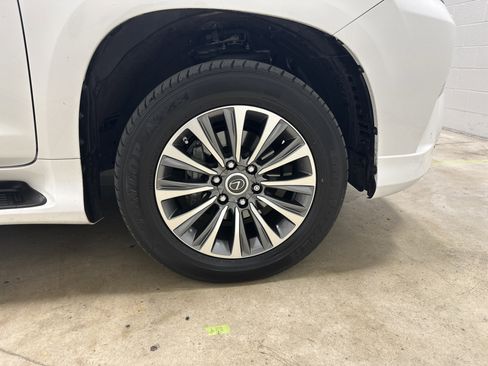 Certified 2021 Lexus GX 460 Luxury w/ Accessory Package image 13