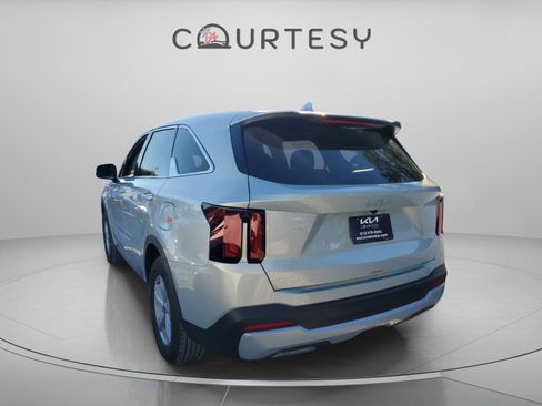 New 2026 Kia Sorento LX FWD image 3