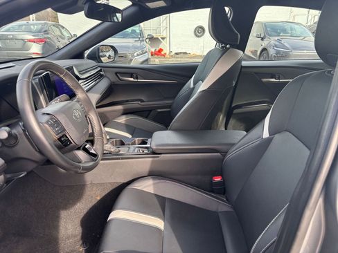 Used 2025 Toyota Camry SE image 24