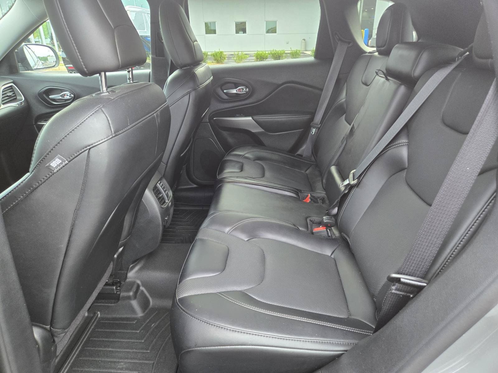 Used 2022 Jeep Cherokee Latitude Lux FWD image 19