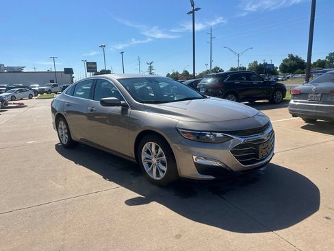 Used 2024 Chevrolet Malibu LT FWD image 3