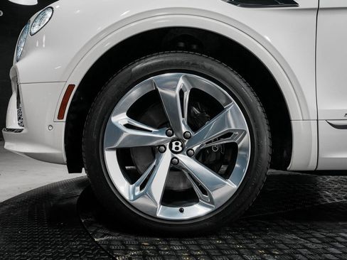 Used 2023 Bentley Bentayga Extended Wheelbase image 9