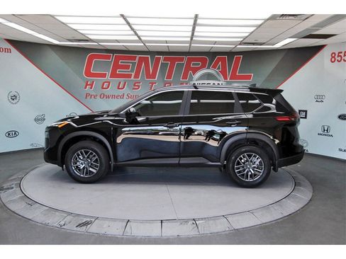 New 2026 Nissan Rogue SV image 5