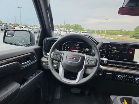 New 2026 GMC Sierra 1500 SLE image 10