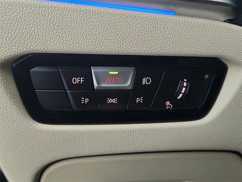 Used 2021 BMW 330i xDrive Sedan w/ Convenience Package image 35