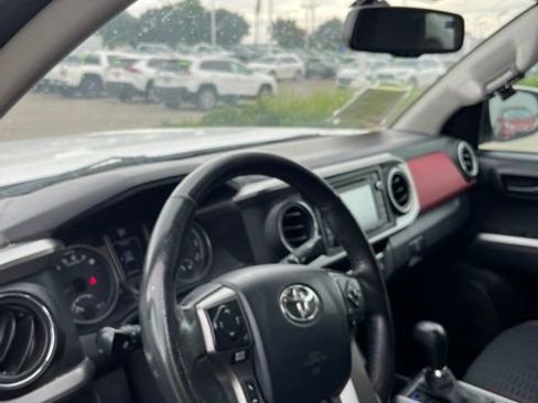 Used 2017 Toyota Tacoma SR5 RWD image 13