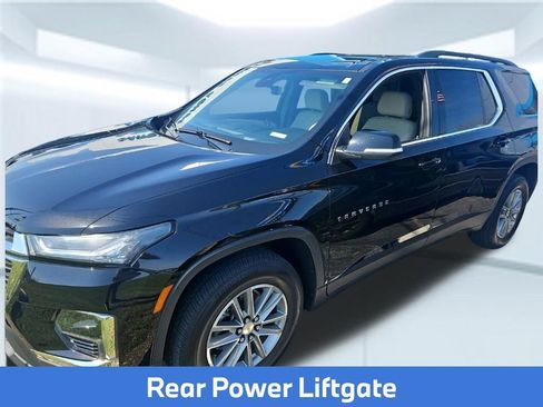 Used 2023 Chevrolet Traverse LT FWD image 2
