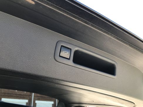 Used 2021 Toyota Highlander XLE image 33