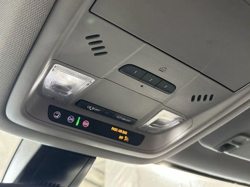 Used 2023 GMC Acadia SLT image 17