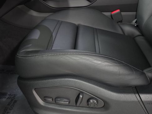 Certified 2024 Porsche Cayenne AWD/4WD image 24