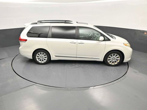 Used 2011 Toyota Sienna Limited image 34