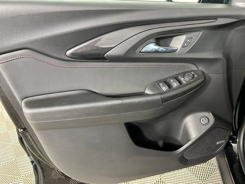Used 2022 Chevrolet TrailBlazer RS w/ Sun and Liftgate Package FWD image 11