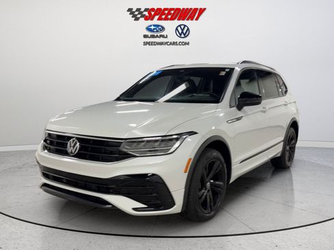 Certified 2023 Volkswagen Tiguan SE R-Line AWD/4WD image 12