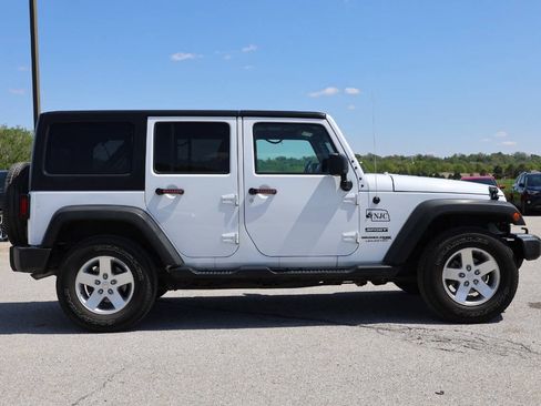 Used 2018 Jeep Wrangler Unlimited Sport S AWD/4WD image 7