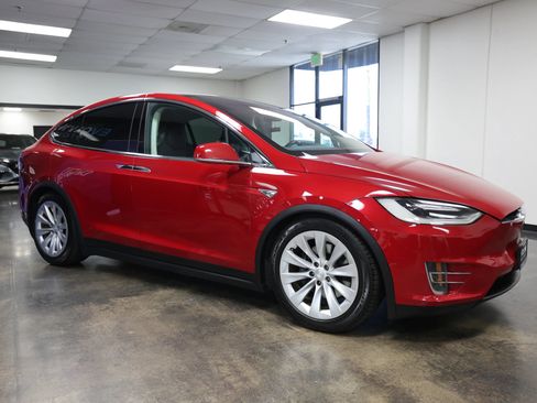 Used 2016 Tesla Model X 75D AWD/4WD image 7