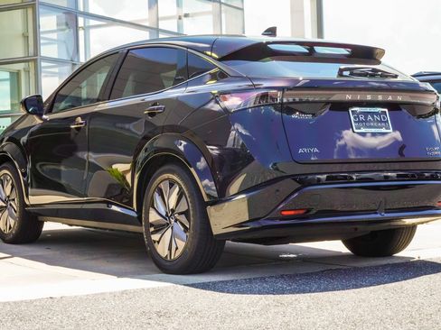 Used 2024 Nissan Ariya AWD image 12