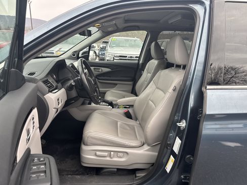 Used 2022 Honda Pilot Touring image 12