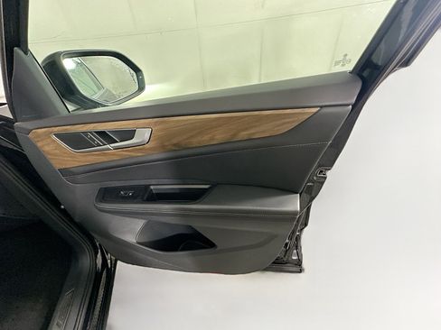 Used 2024 Volkswagen Atlas SE image 34