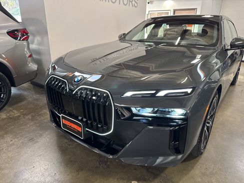 Used 2025 BMW i7 xDrive60 image 7