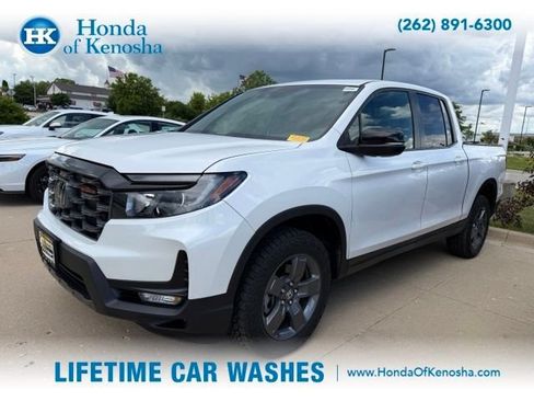 Used 2025 Honda Ridgeline TrailSport image 1