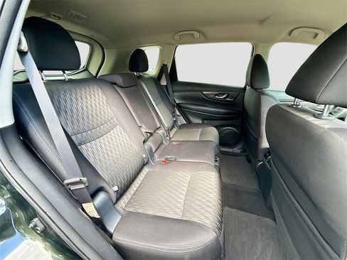 Used 2018 Nissan Rogue SV image 28