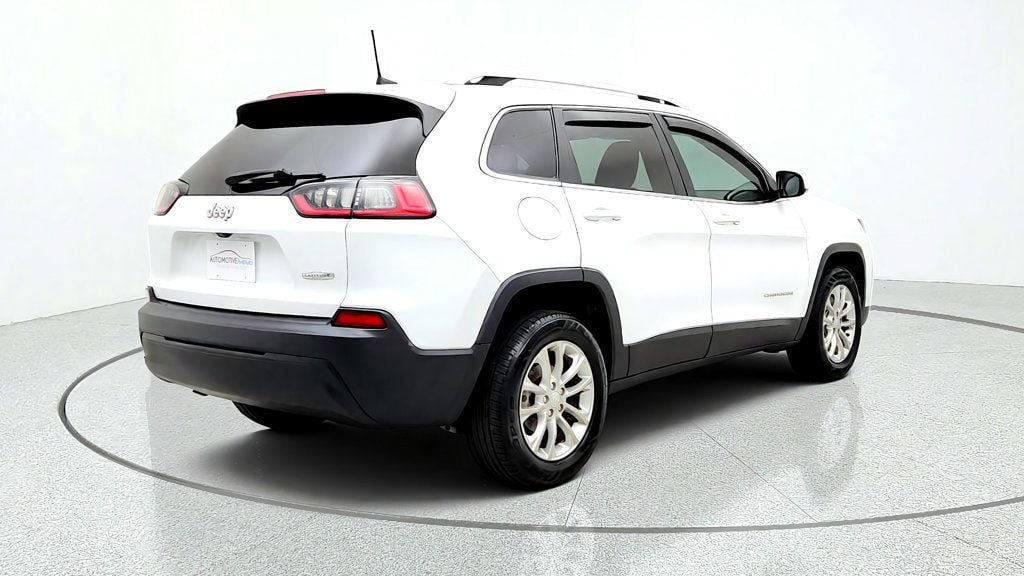 Used 2019 Jeep Cherokee Latitude w/ Cold Weather Group FWD image 5
