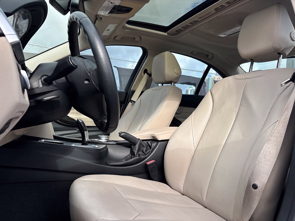 Used 2018 BMW 320i Sedan RWD image 7