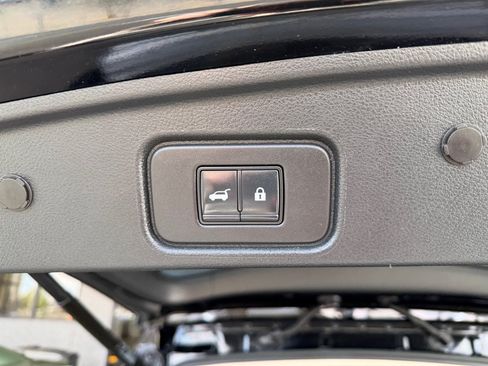 Used 2022 Nissan Pathfinder SL w/ SL Premium Package FWD image 26