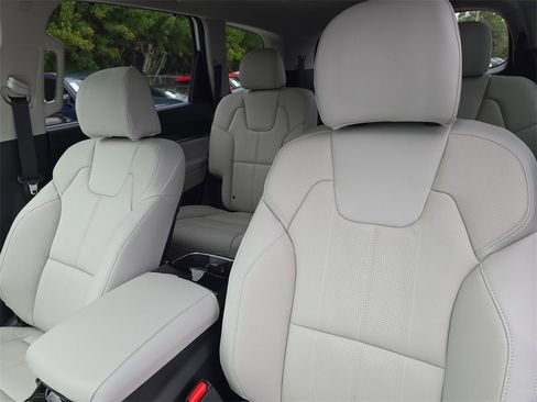 New 2025 Kia Telluride EX image 24