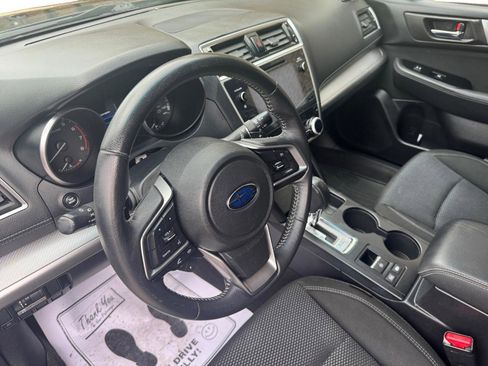 Used 2018 Subaru Outback 2.5i Premium AWD/4WD image 3