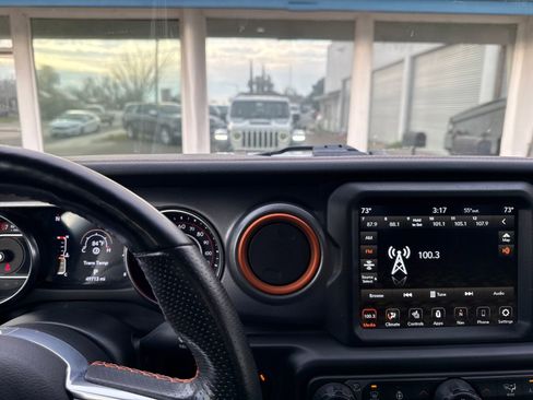 Used 2021 Jeep Gladiator Mojave image 17