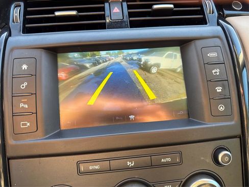 Used 2017 Land Rover Discovery SE AWD/4WD image 17