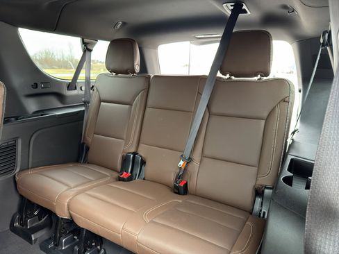 Used 2023 Chevrolet Suburban High Country image 42