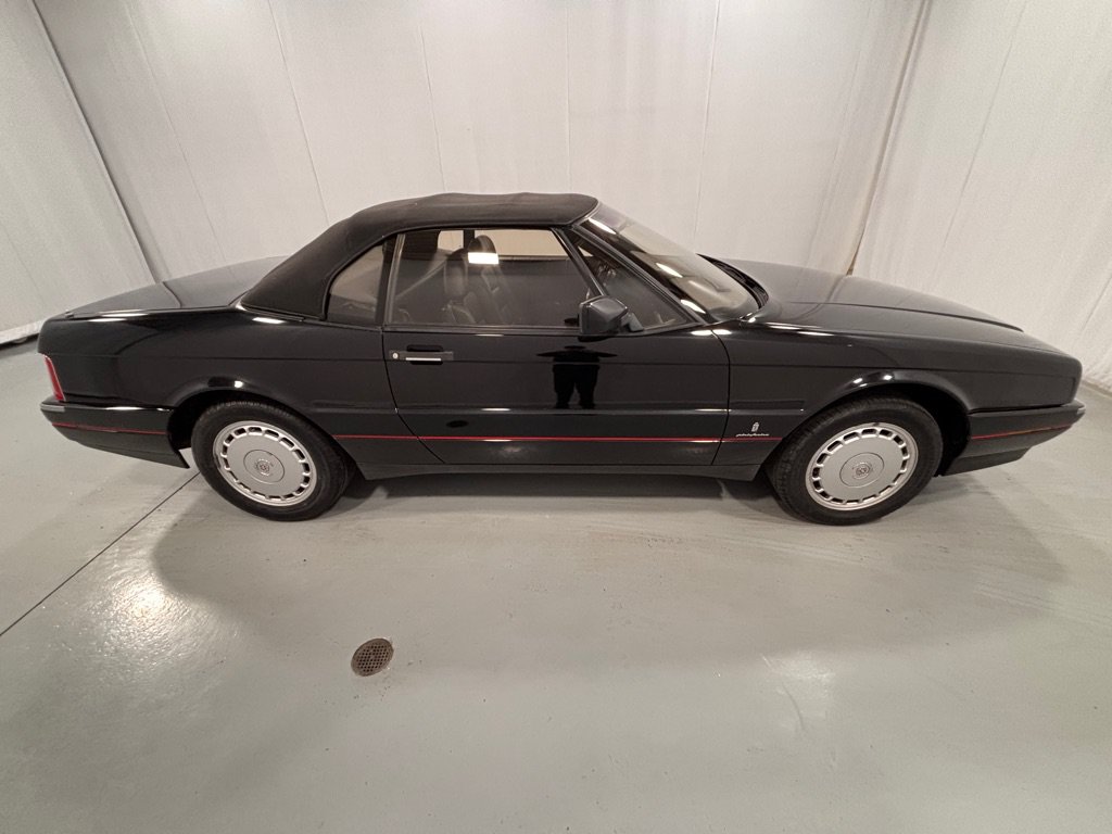 Used 1992 Cadillac Allante FWD image 4