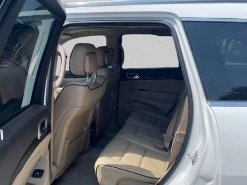 Used 2017 Jeep Grand Cherokee Overland w/ Jeep Active Safety Group RWD image 19