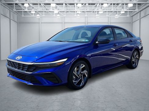 Certified 2025 Hyundai Elantra Sport image 3