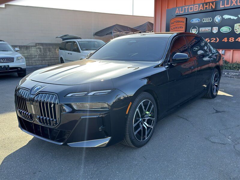 Used 2025 BMW i7 eDrive50 w/ M Sport Package RWD image 7