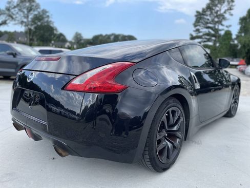 Used 2015 Nissan 370Z Coupe RWD image 9
