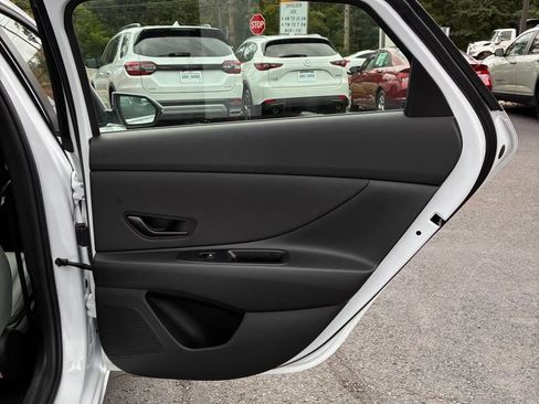 Used 2025 Hyundai Elantra Limited FWD image 21