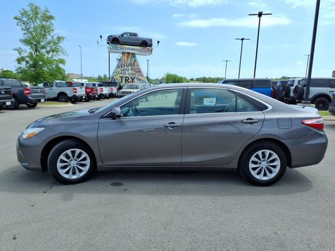 Used 2015 Toyota Camry LE image 6