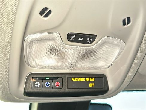 Used 2022 Chevrolet Bolt EUV LT w/ Convenience Package image 32