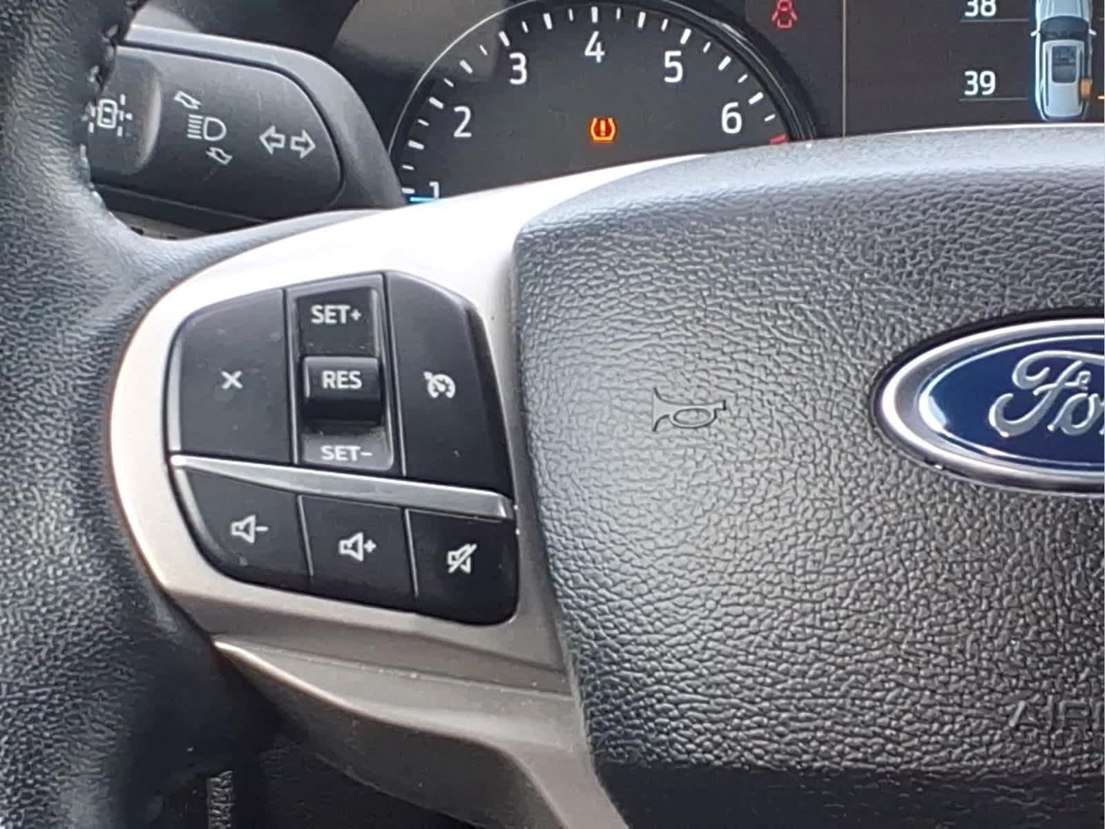 Used 2023 Ford Explorer XLT AWD/4WD image 21