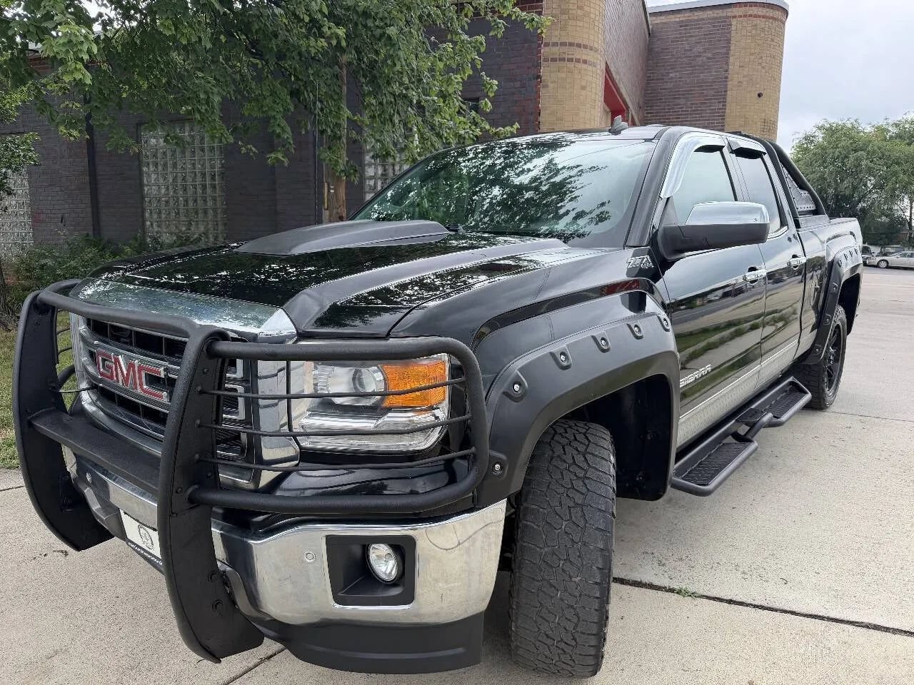 Used 2014 GMC Sierra 1500 SLT w/ SLT Preferred Package AWD/4WD image 2