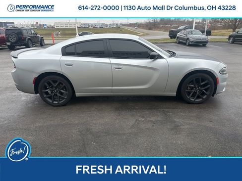 Used 2022 Dodge Charger SXT w/ Blacktop Package image 3