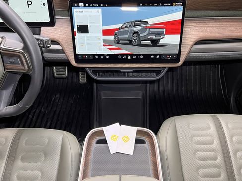 Used 2023 Rivian R1T Adventure image 11