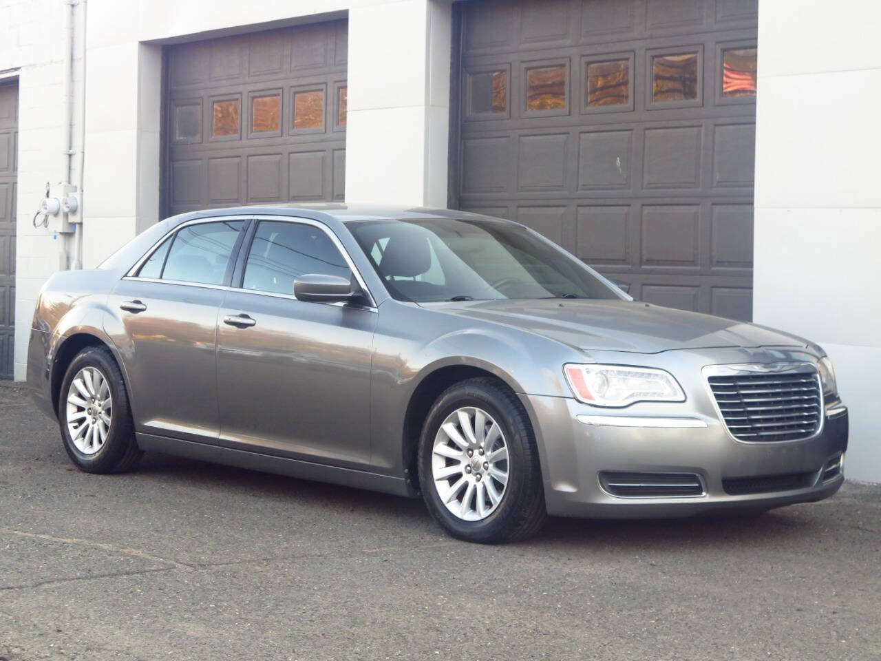 Used 2012 Chrysler 300 RWD image 6