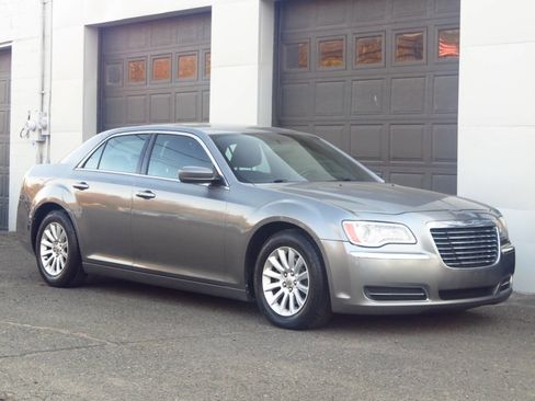 Used 2012 Chrysler 300 image 6