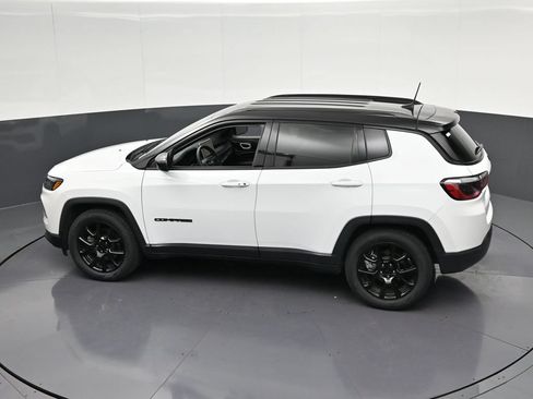 Used 2022 Jeep Compass Latitude FWD image 26