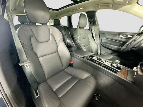 Used 2023 Volvo XC60 B5 Plus image 27